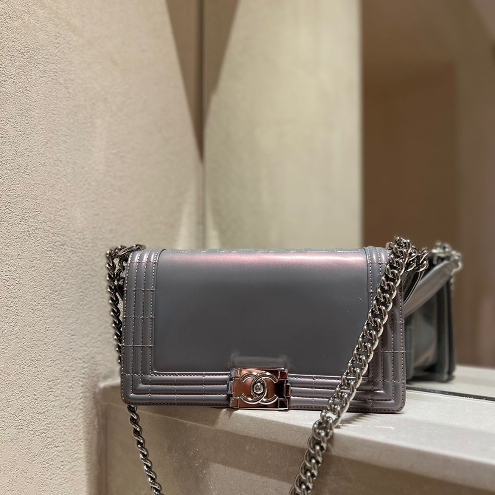 Chanel Boy Medium - Picture 1 of 16